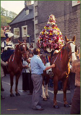 Oak Apple Day, Castleton